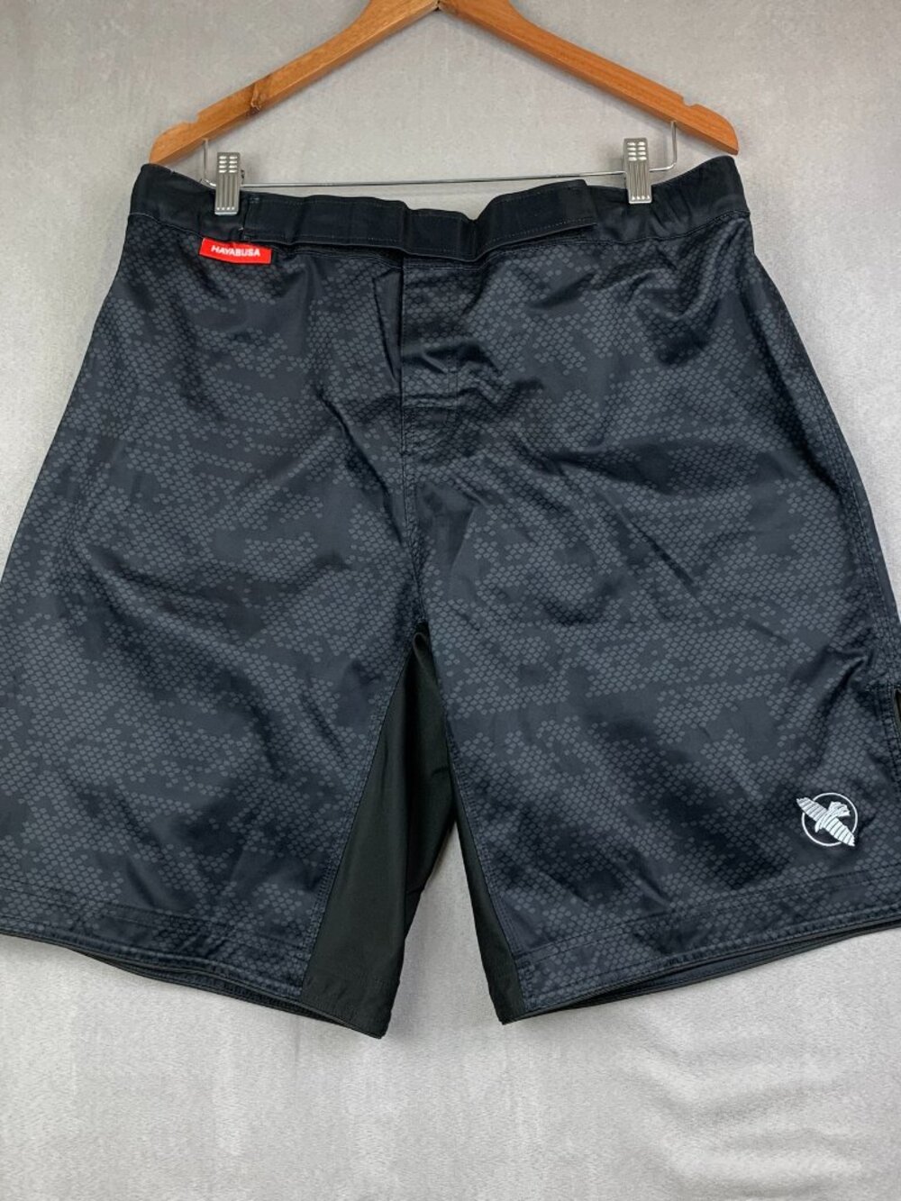 Hayabusa Mens MMA Shorts 2XL Black Hex Mid-Thigh Snake Skin Fighting Hook & Loop